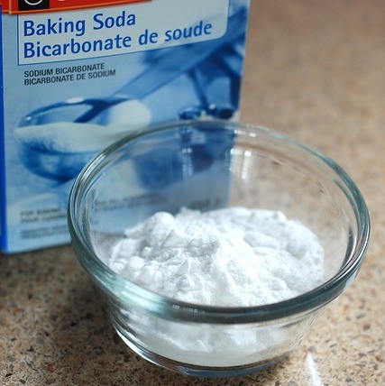 Baking soda for cleaning suitcases